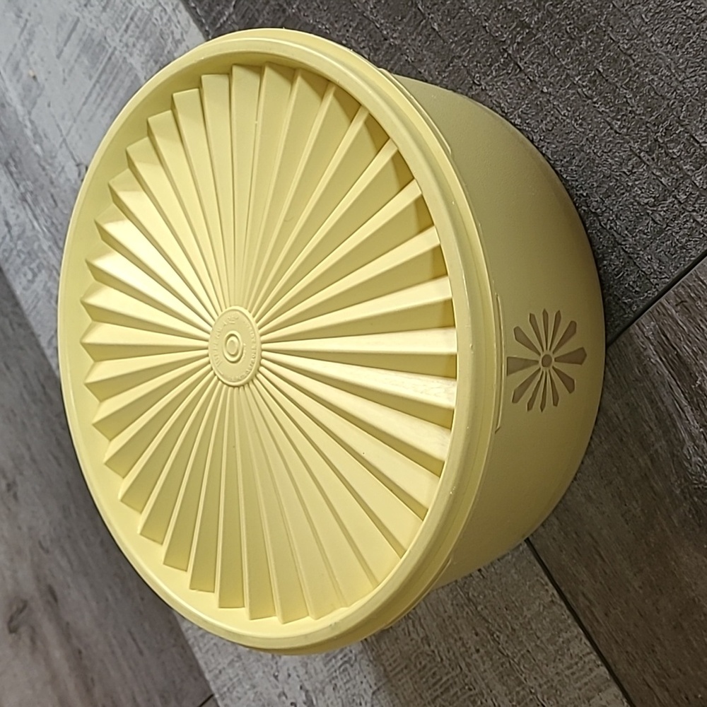 Vintage TUPPERWARE 8" HALF ROUND Container SERVALIER LID Harvest Gold Starburst